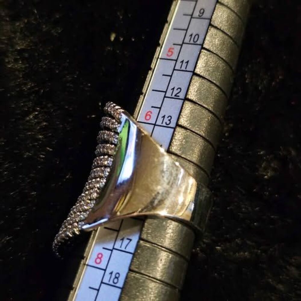 Ladies moissanite cocktail style ring. Size 7 - Picture 3 of 5